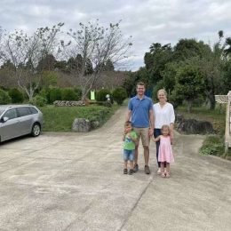 最後まで駆け回った自然の広場、帰る時間がちょっぴり切ない